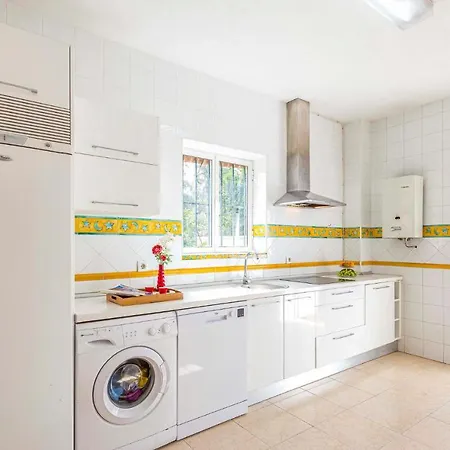 펜션 Beautiful In With 3 Bedrooms, Wifi And Swimming Pool 세비야