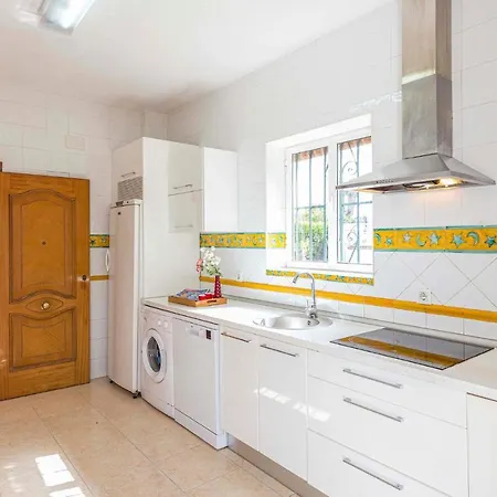 Nyaraló Beautiful In With 3 Bedrooms, Wifi And Swimming Pool